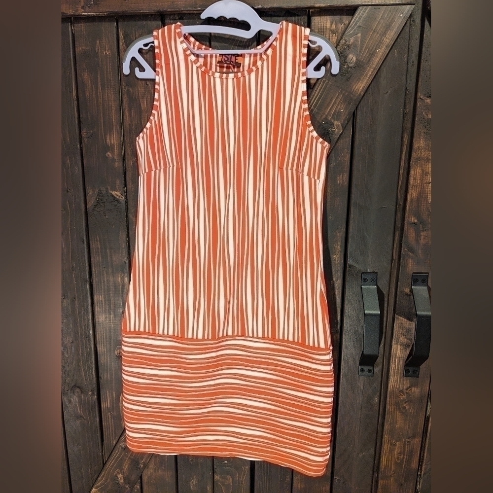 Isle by Melis Korzan size medium shift dress with stretch